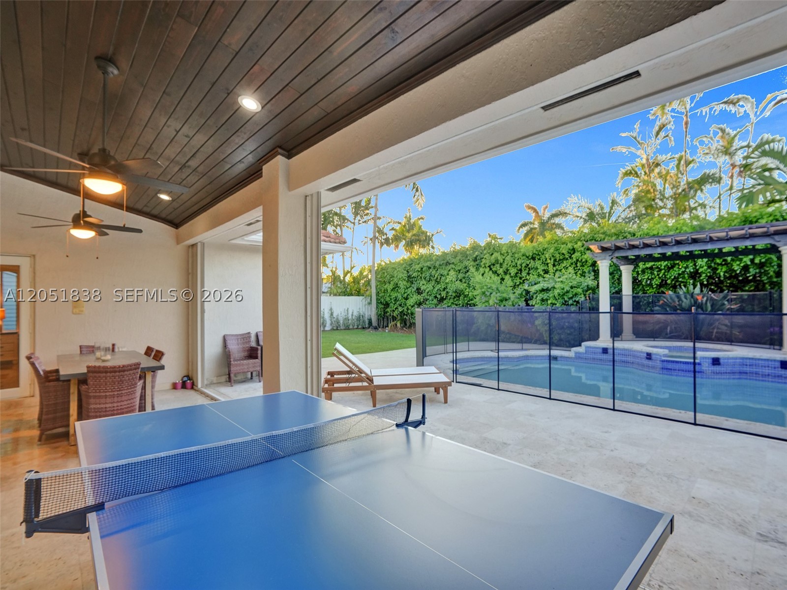 THE MANSIONS AT SUNSET 3R - Residential Lease