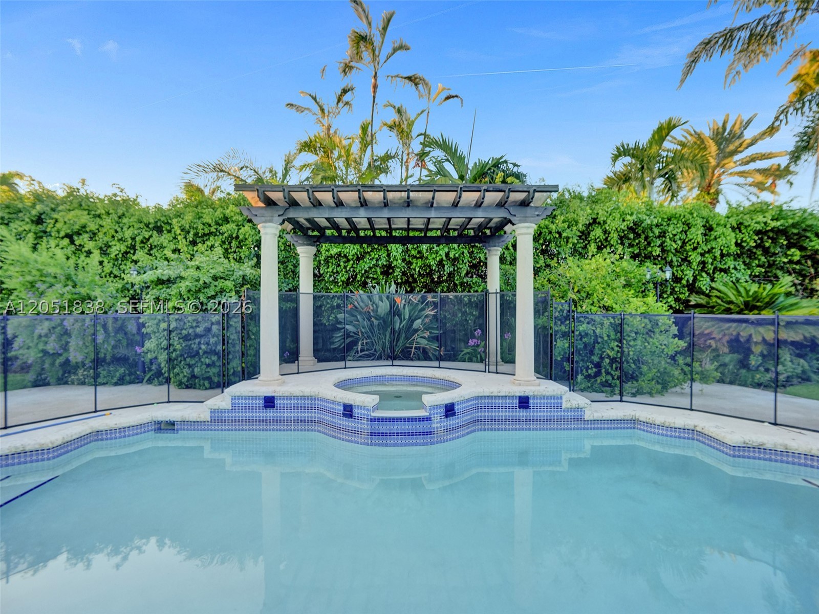 THE MANSIONS AT SUNSET 3R - Residential Lease