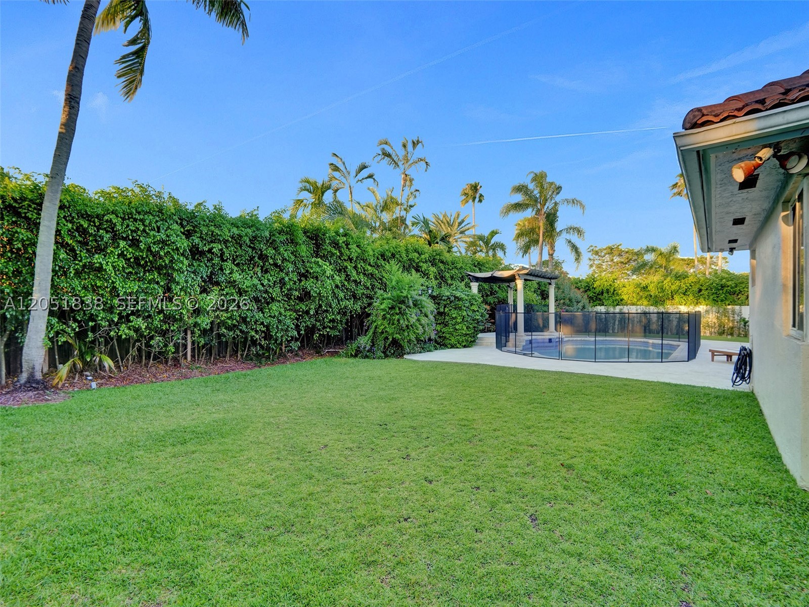 THE MANSIONS AT SUNSET 3R - Residential Lease