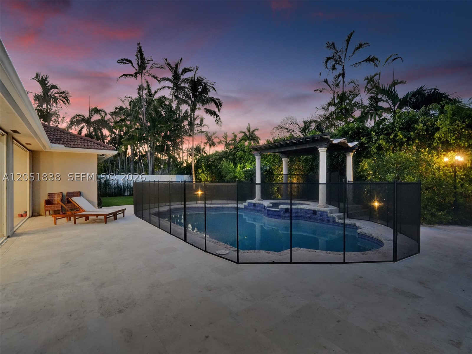 THE MANSIONS AT SUNSET 3R - Residential Lease