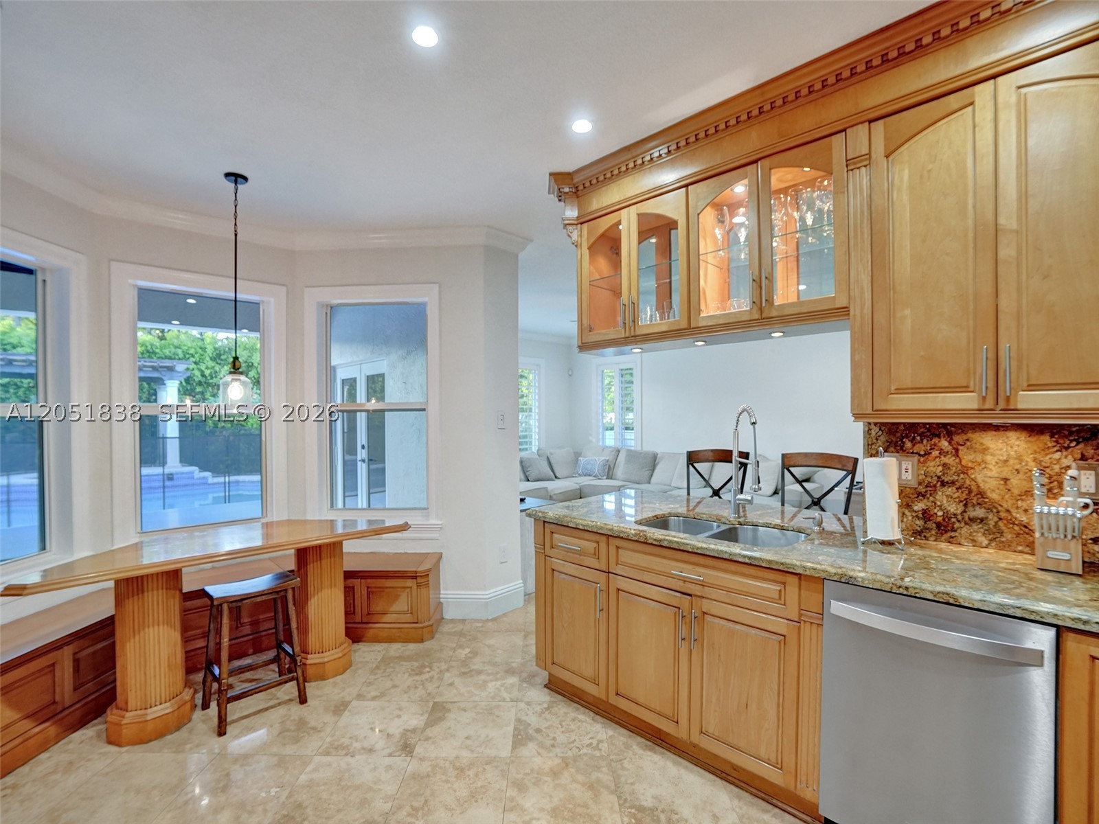 THE MANSIONS AT SUNSET 3R - Residential Lease