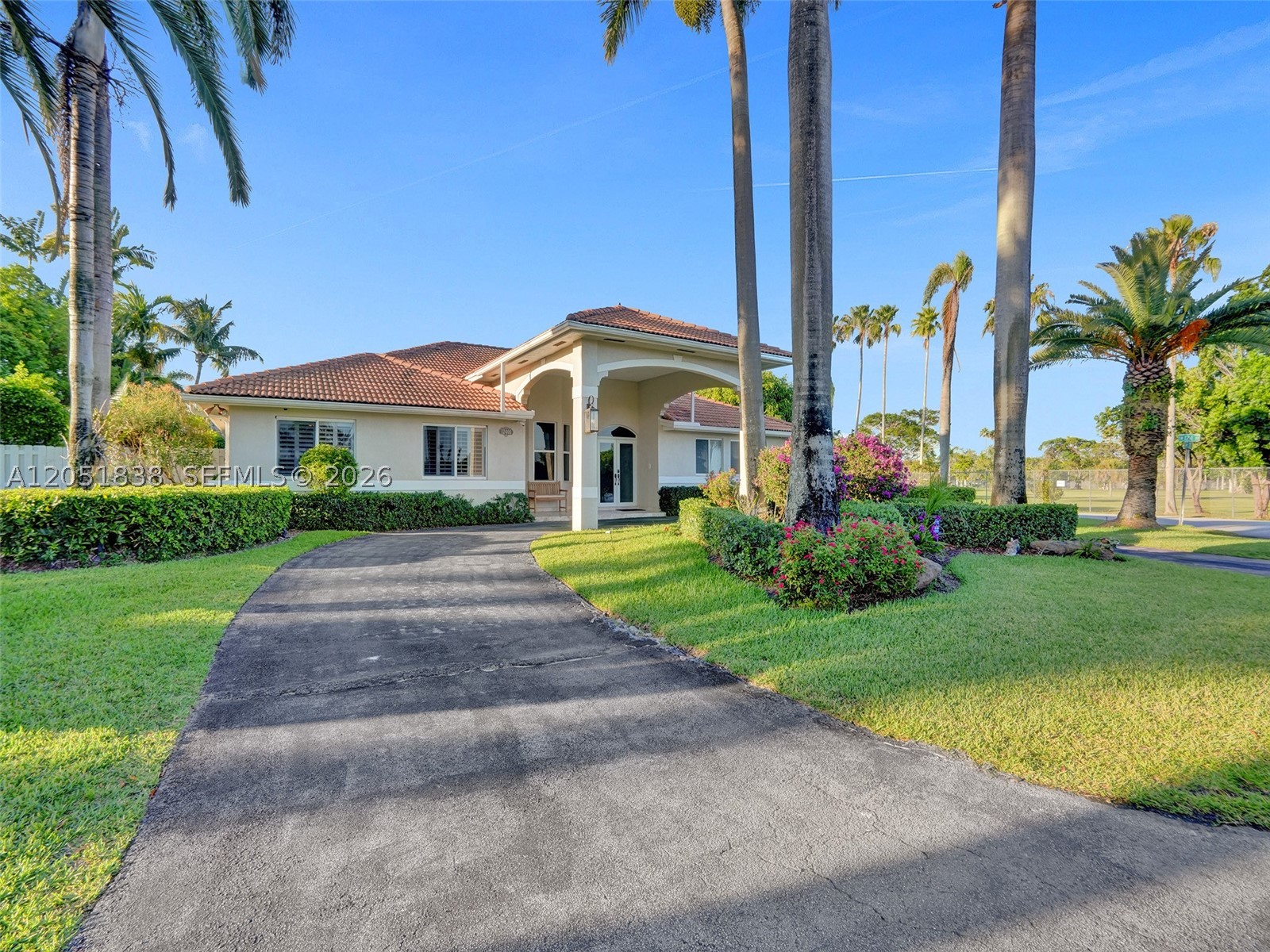 THE MANSIONS AT SUNSET 3R - Residential Lease