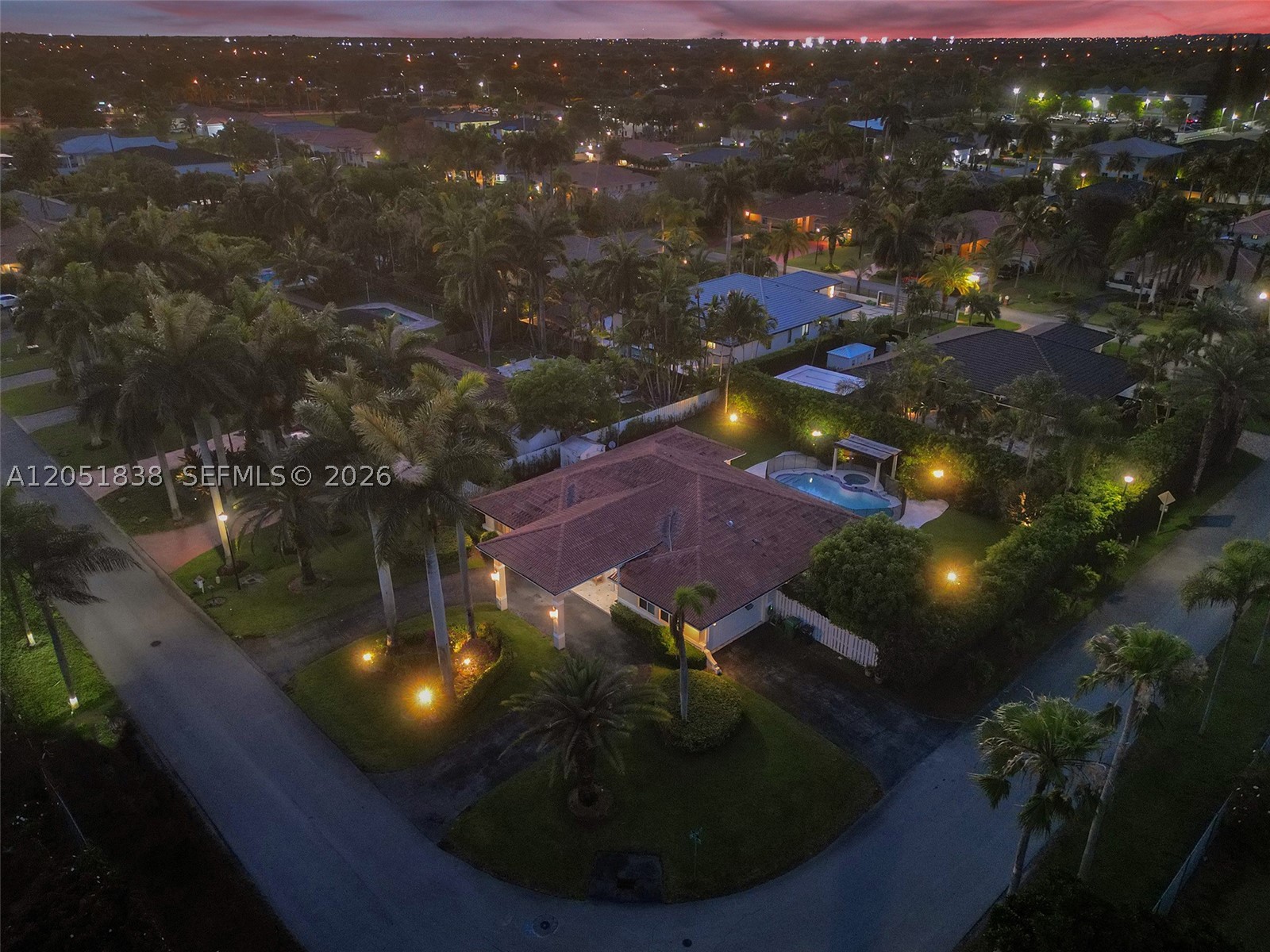 THE MANSIONS AT SUNSET 3R - Residential Lease