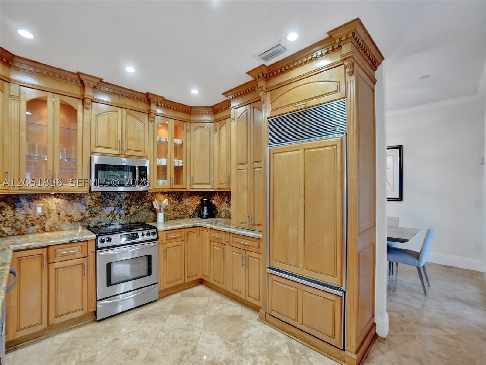 THE MANSIONS AT SUNSET 3R - Residential Lease