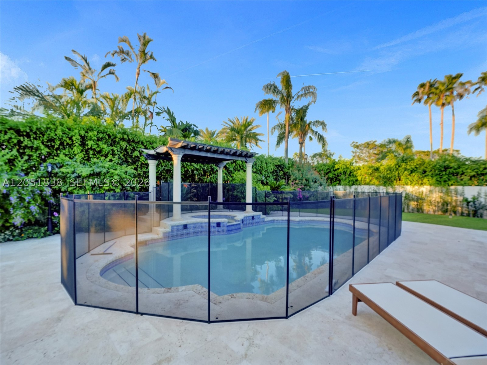THE MANSIONS AT SUNSET 3R - Residential Lease