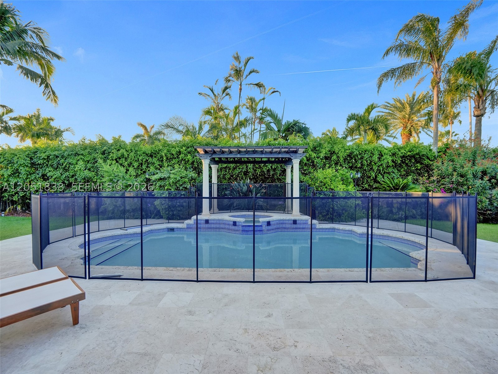 THE MANSIONS AT SUNSET 3R - Residential Lease