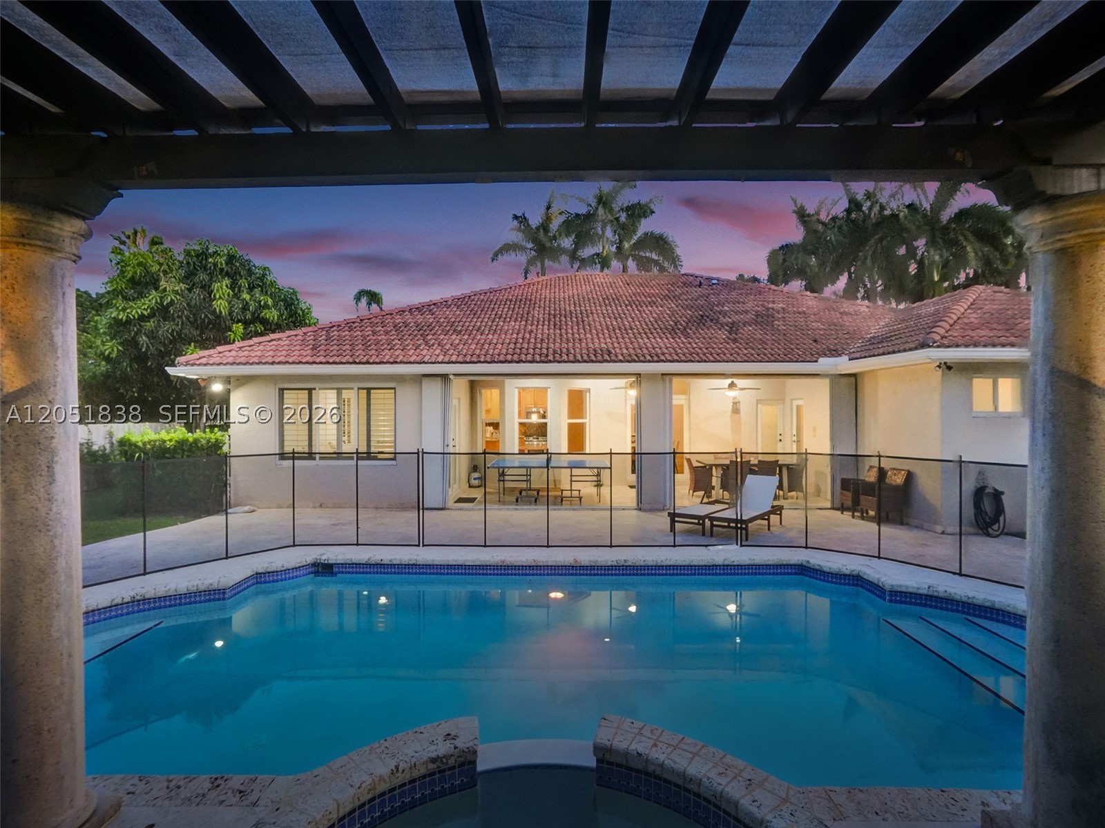 THE MANSIONS AT SUNSET 3R - Residential Lease