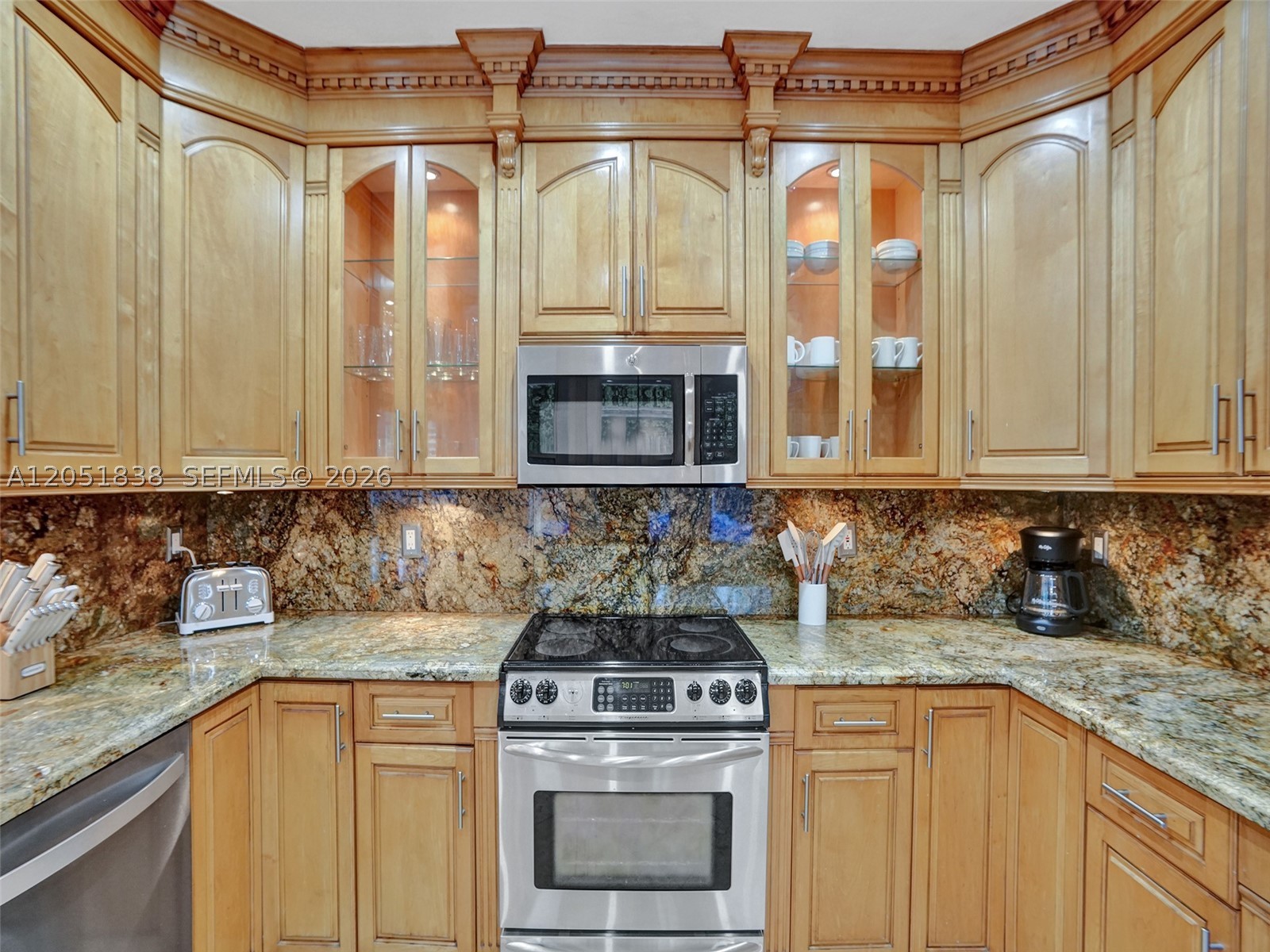 THE MANSIONS AT SUNSET 3R - Residential Lease