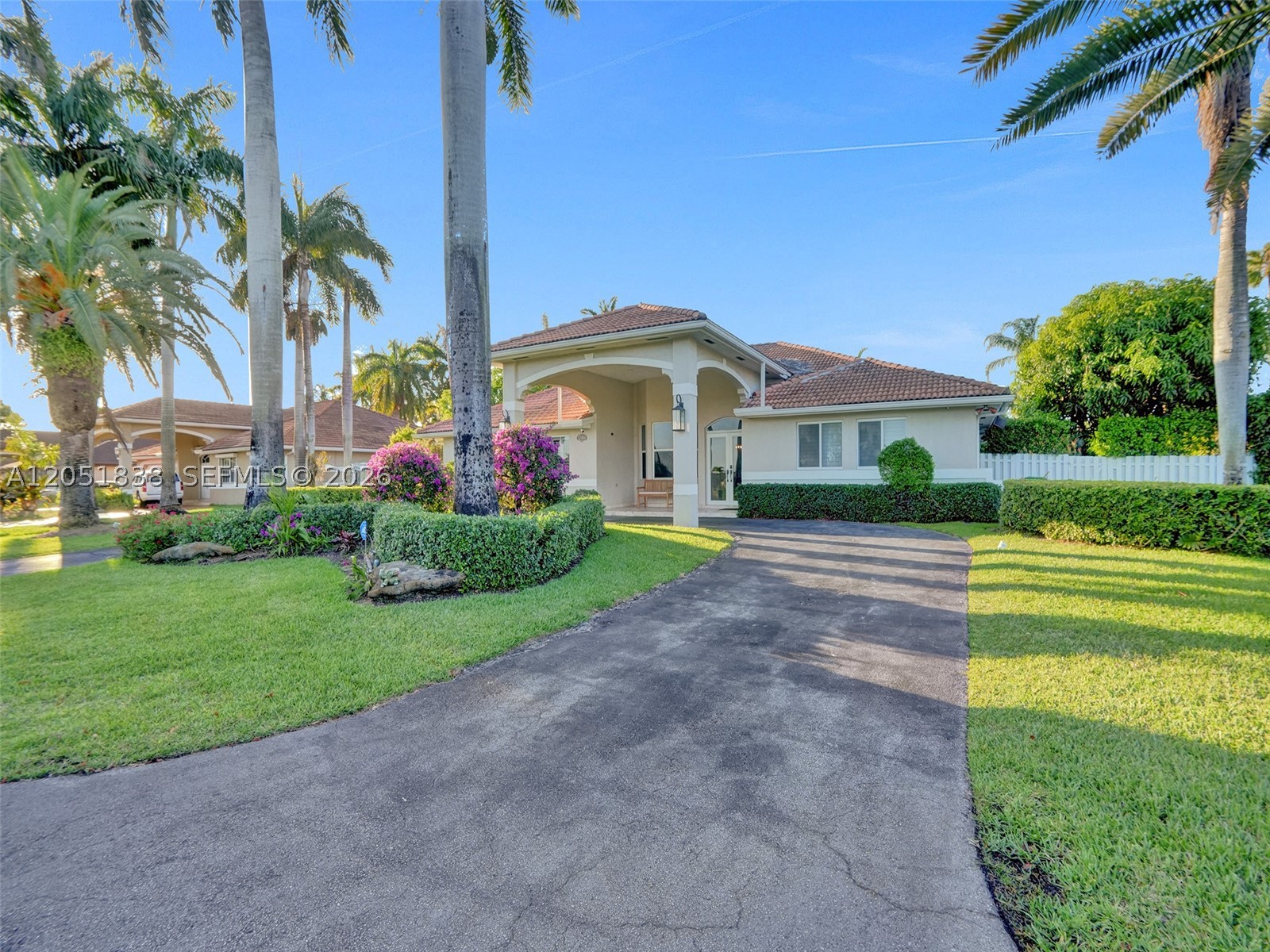 THE MANSIONS AT SUNSET 3R - Residential Lease