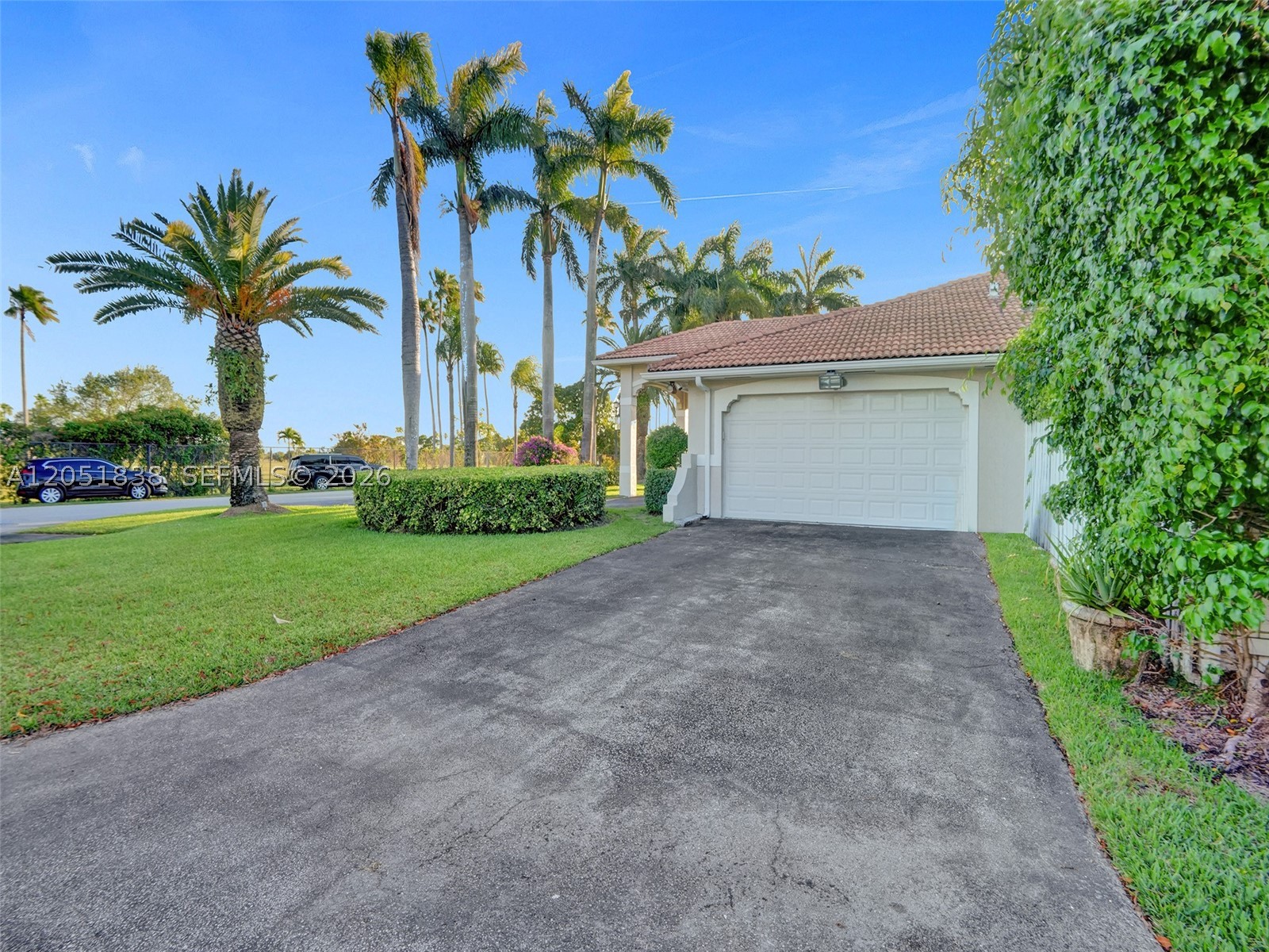 THE MANSIONS AT SUNSET 3R - Residential Lease