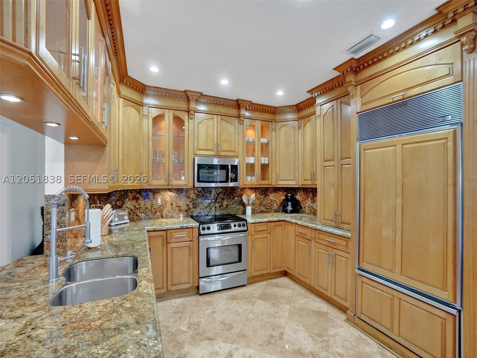THE MANSIONS AT SUNSET 3R - Residential Lease