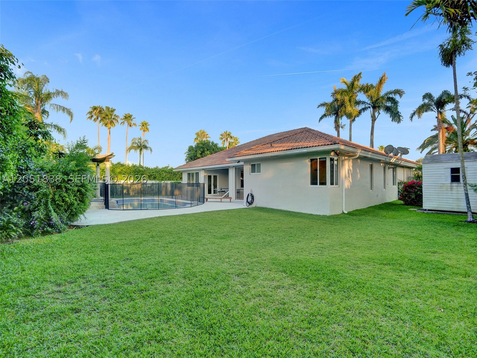 THE MANSIONS AT SUNSET 3R - Residential Lease