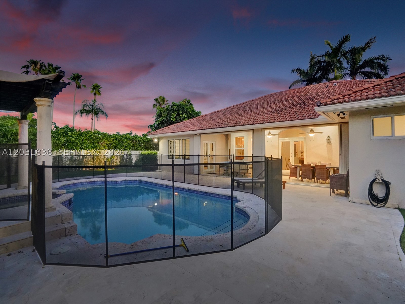 THE MANSIONS AT SUNSET 3R - Residential Lease