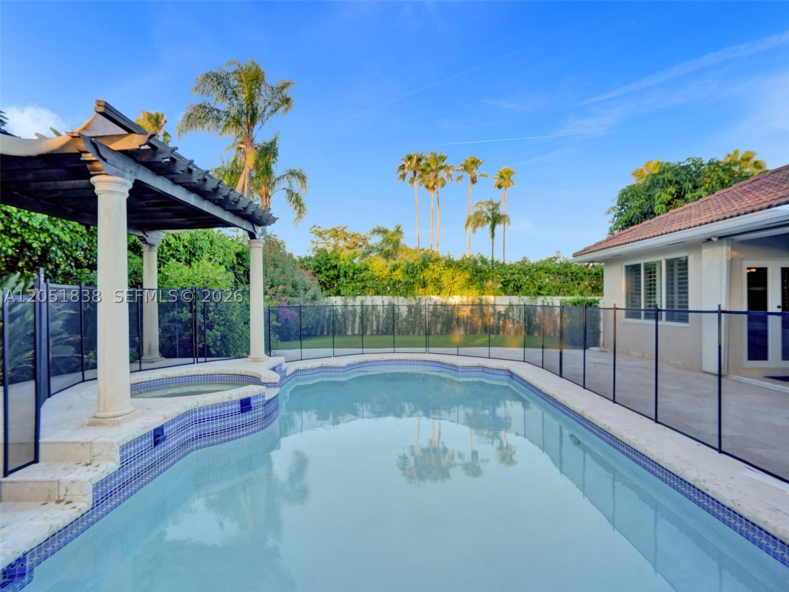 THE MANSIONS AT SUNSET 3R - Residential Lease