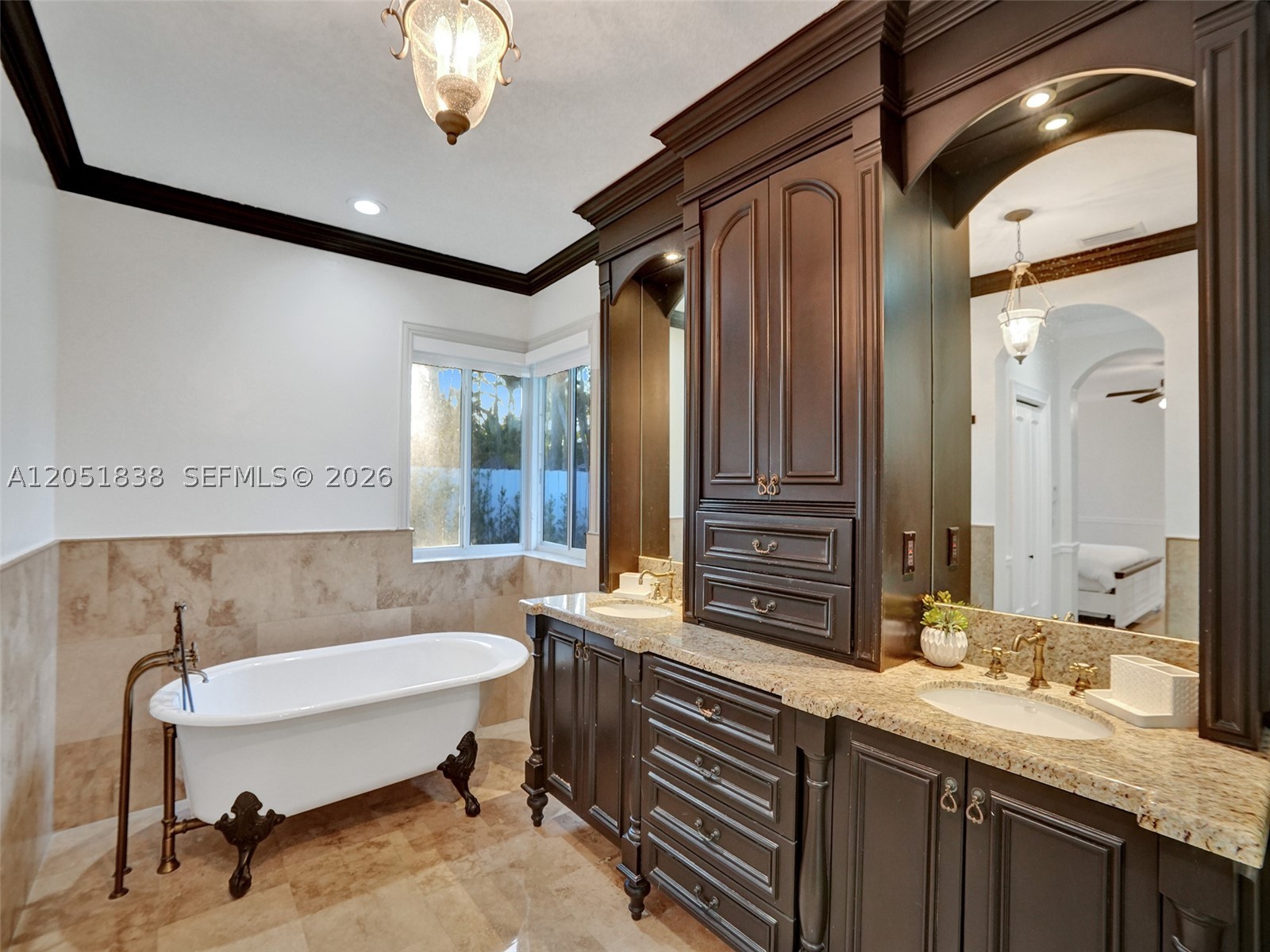 THE MANSIONS AT SUNSET 3R - Residential Lease