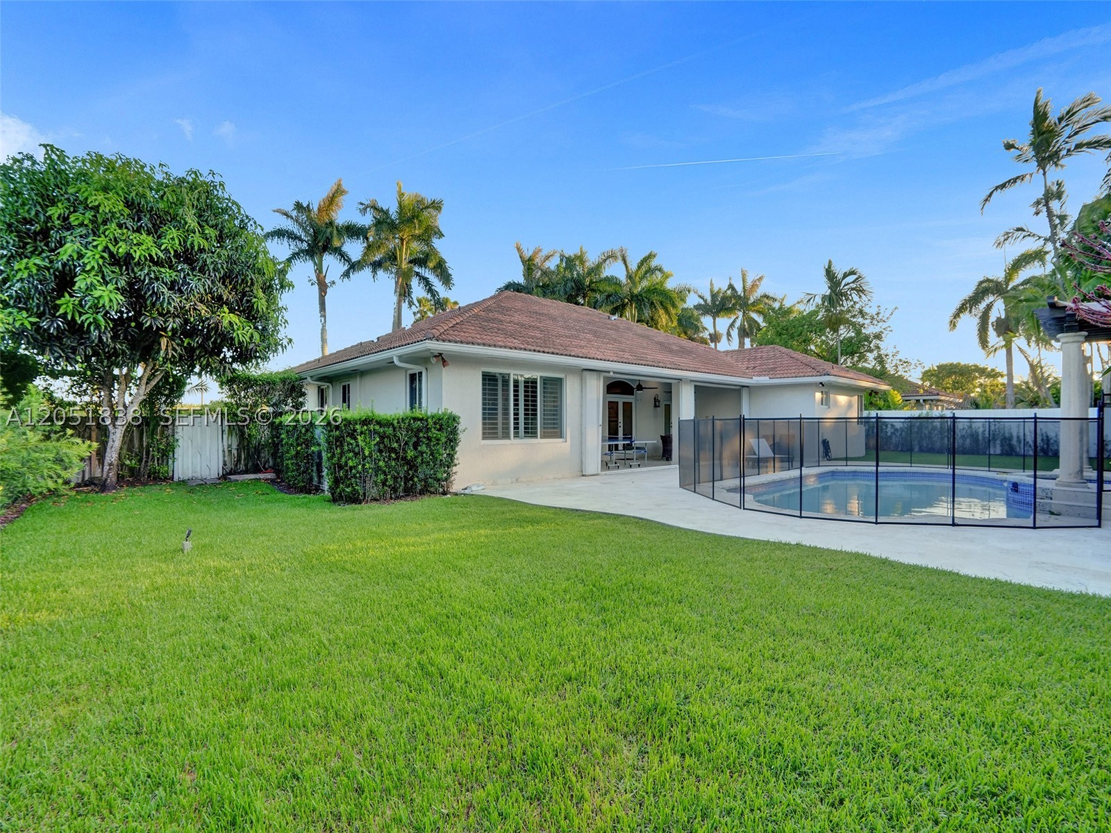 THE MANSIONS AT SUNSET 3R - Residential Lease