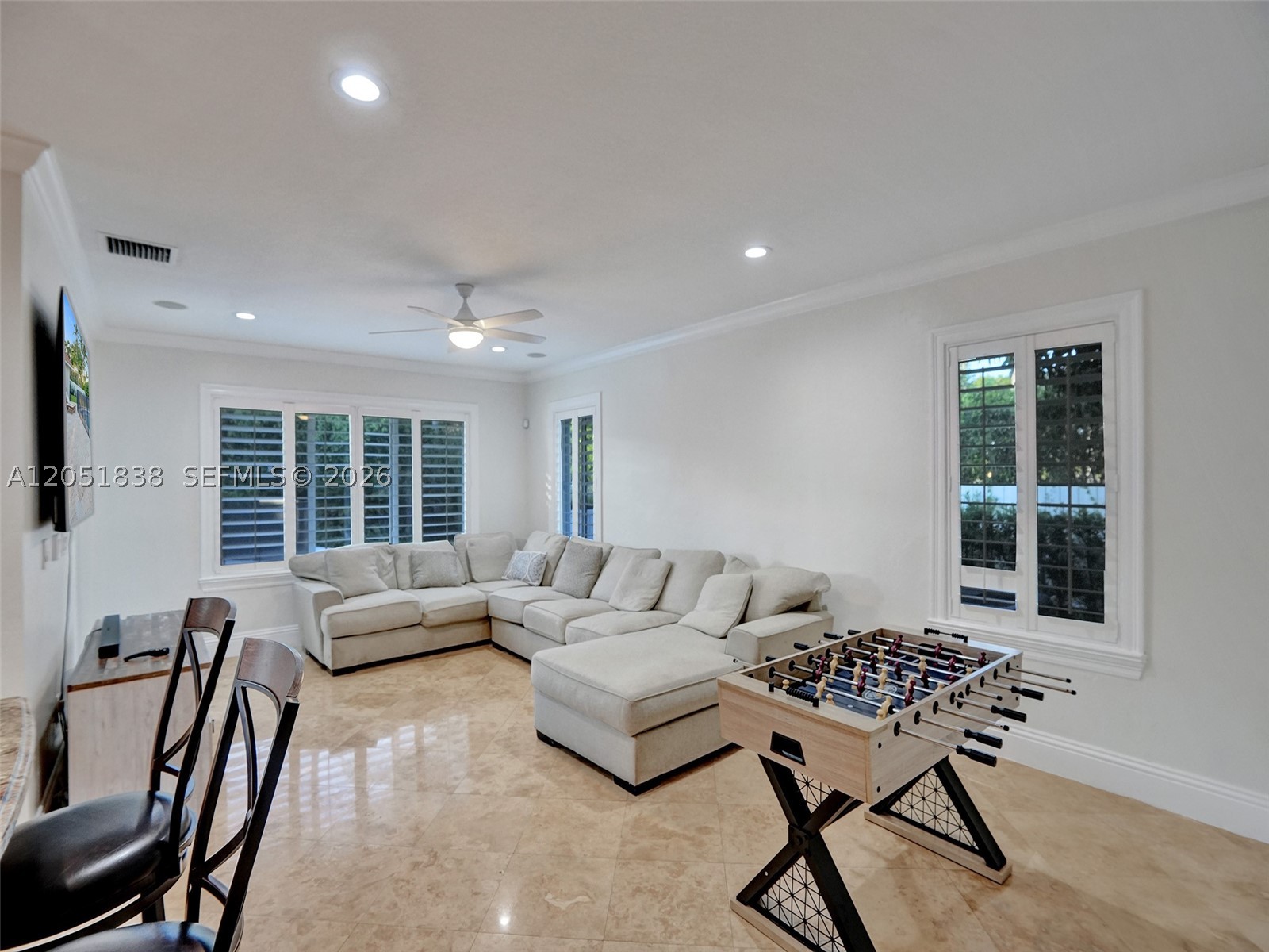 THE MANSIONS AT SUNSET 3R - Residential Lease