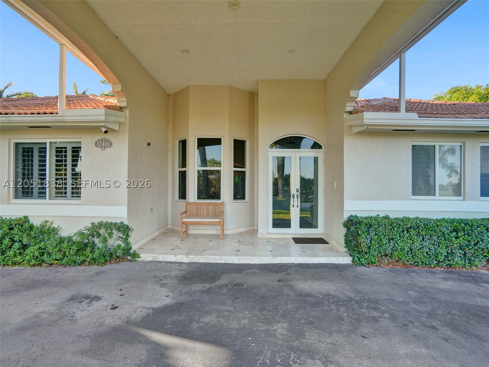 THE MANSIONS AT SUNSET 3R - Residential Lease