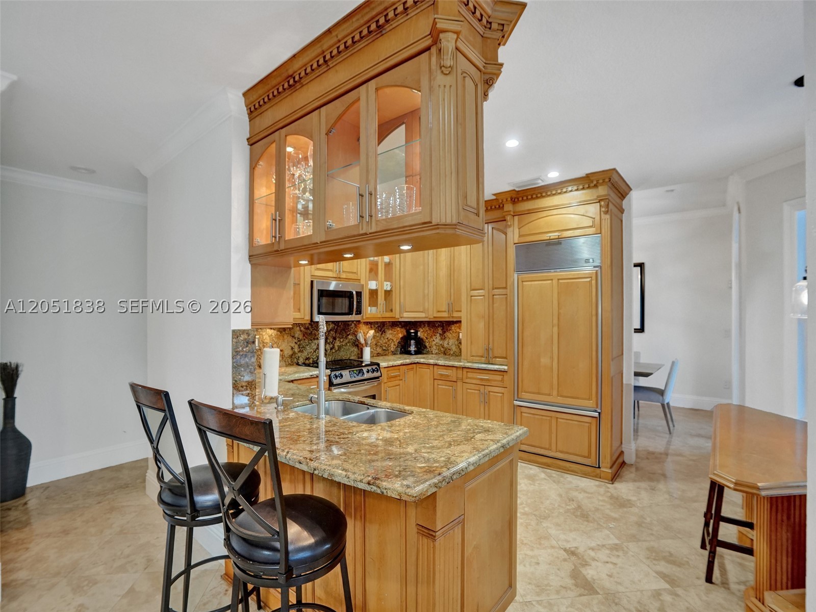 THE MANSIONS AT SUNSET 3R - Residential Lease