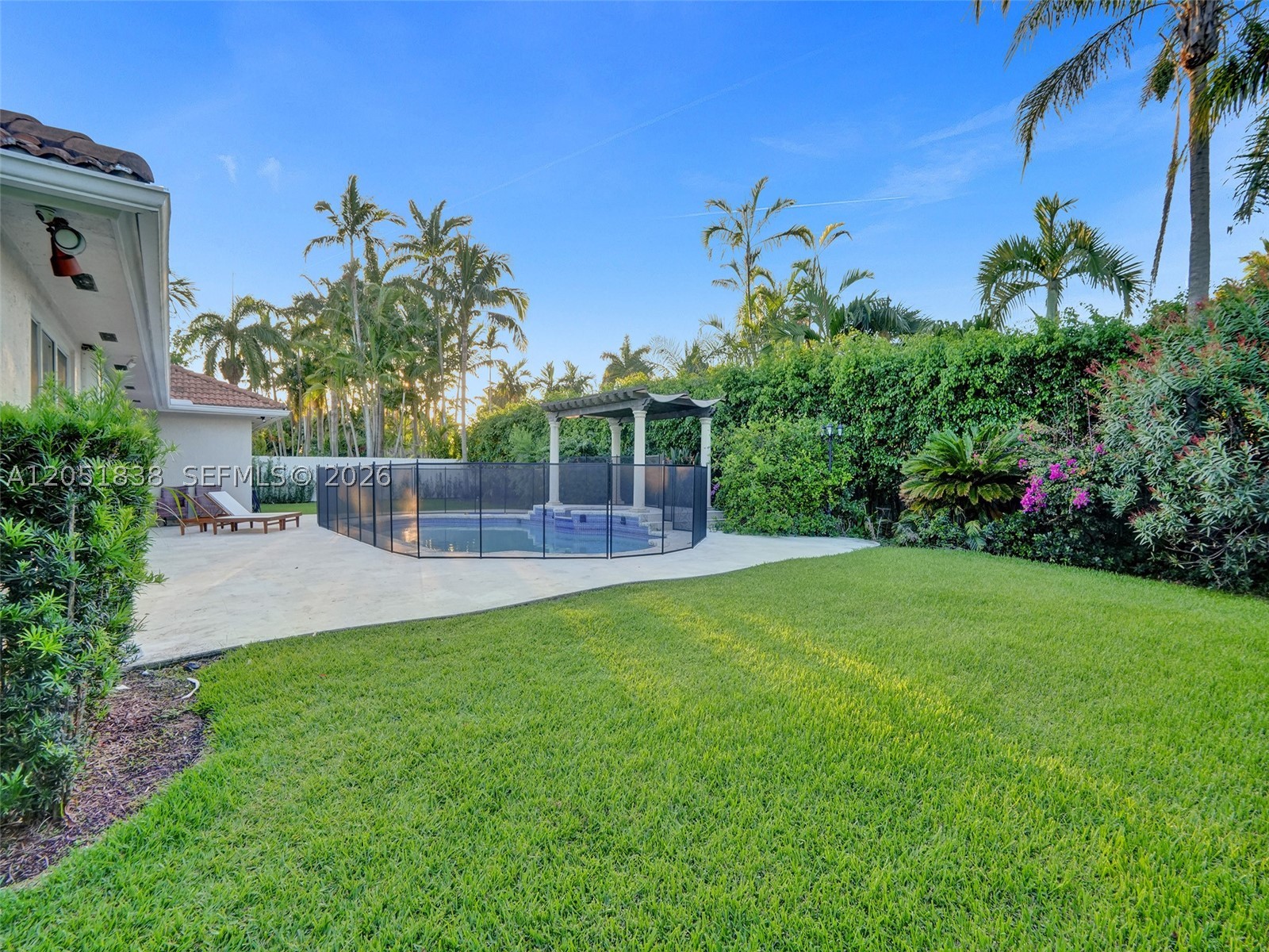 THE MANSIONS AT SUNSET 3R - Residential Lease