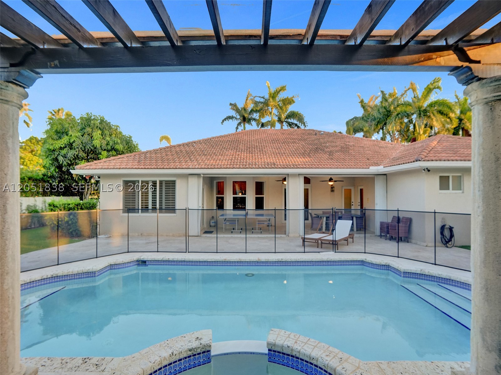 THE MANSIONS AT SUNSET 3R - Residential Lease