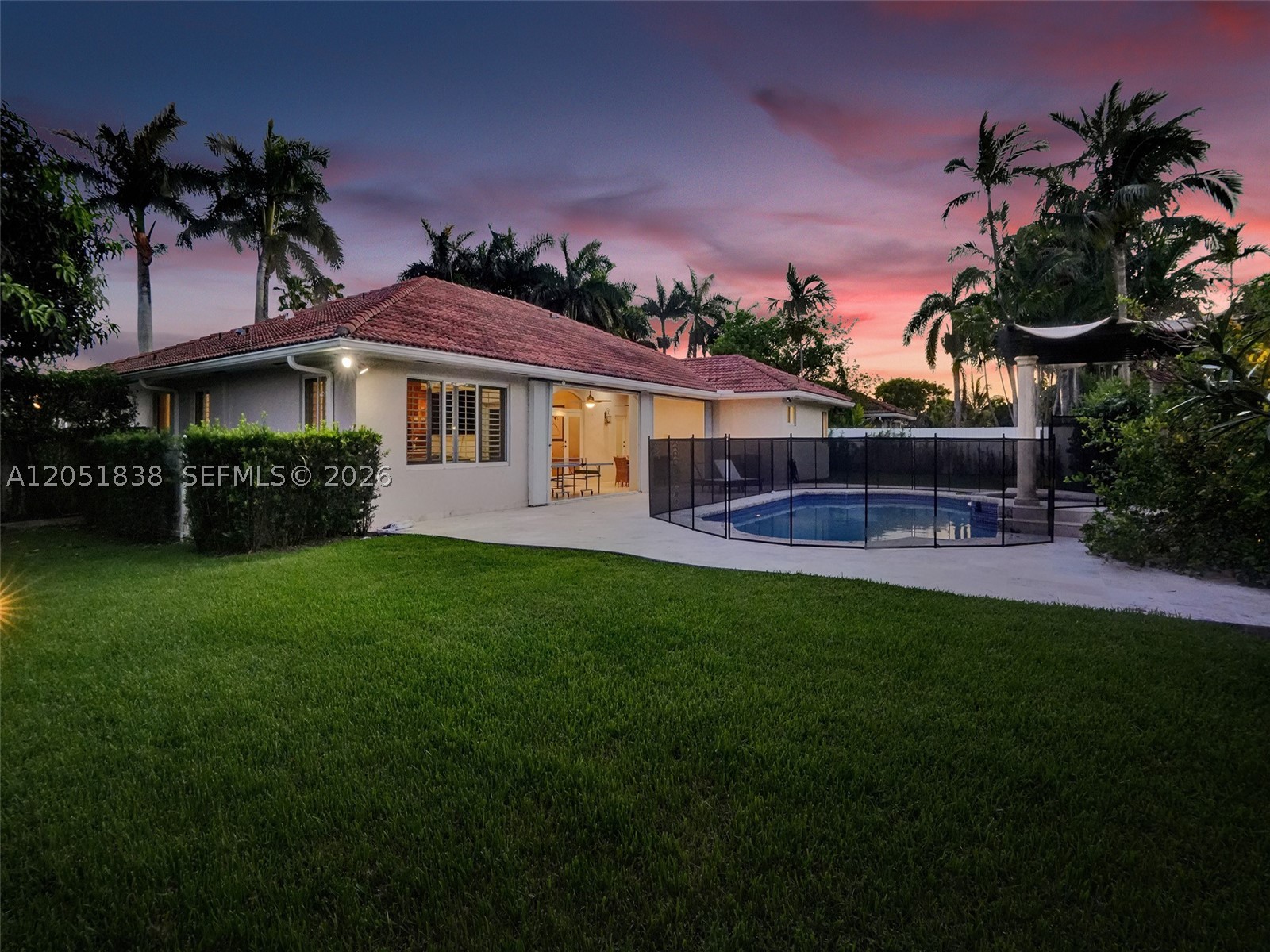 THE MANSIONS AT SUNSET 3R - Residential Lease