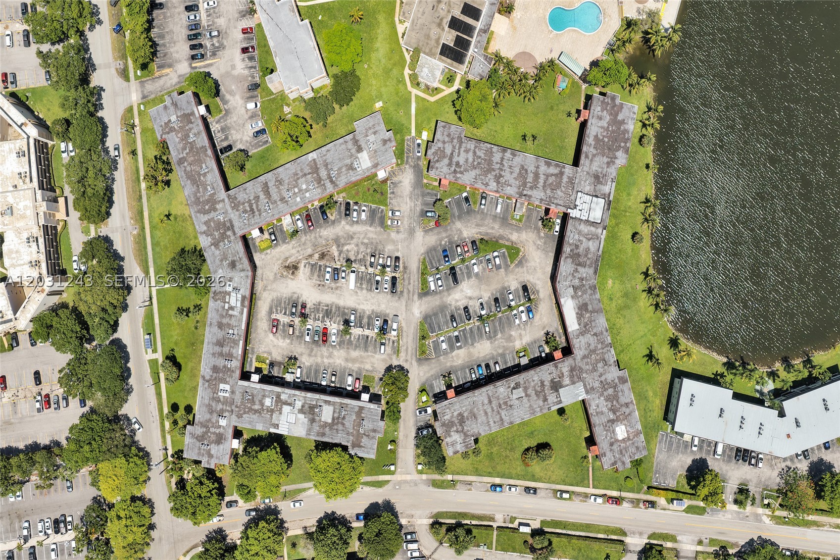 FOURTH HORIZONS CONDO - Residential