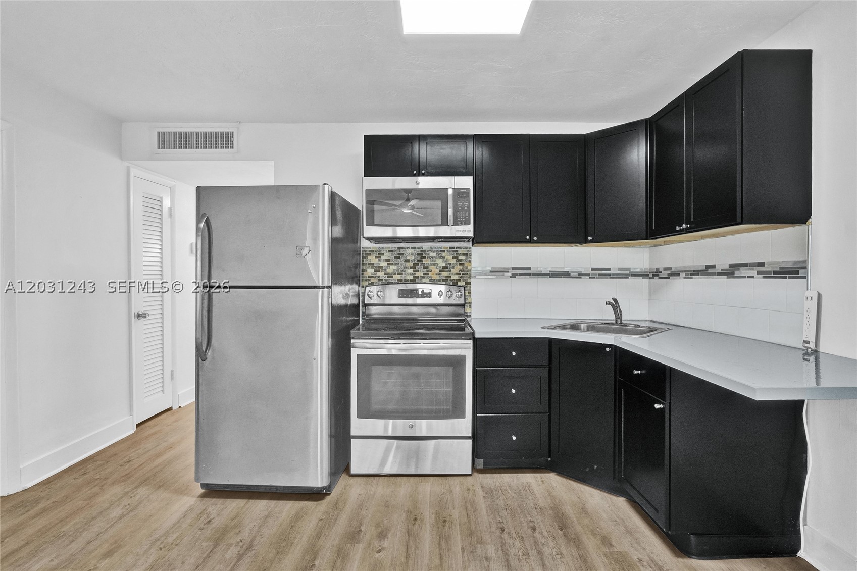 FOURTH HORIZONS CONDO - Residential
