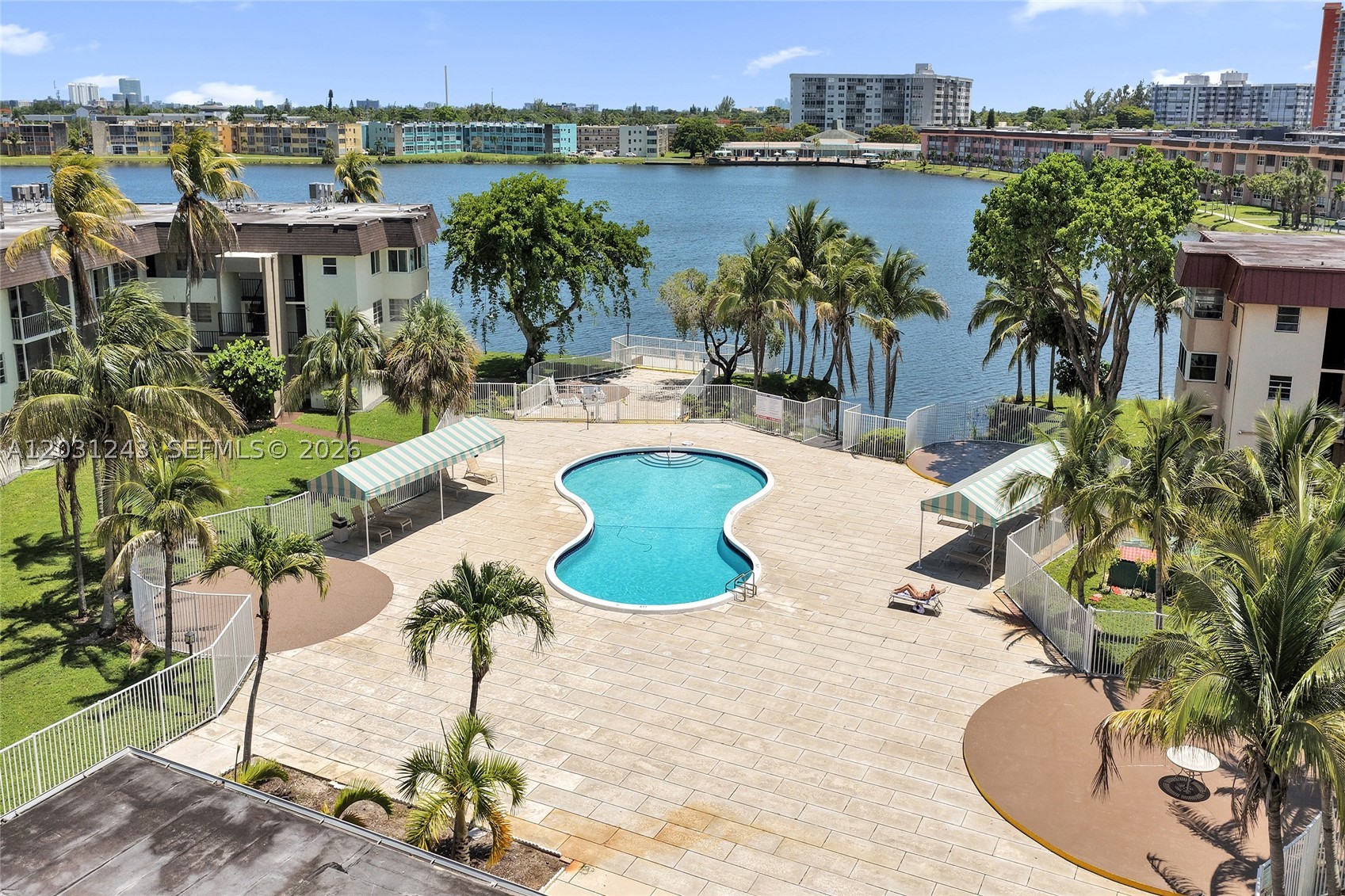 FOURTH HORIZONS CONDO - Residential