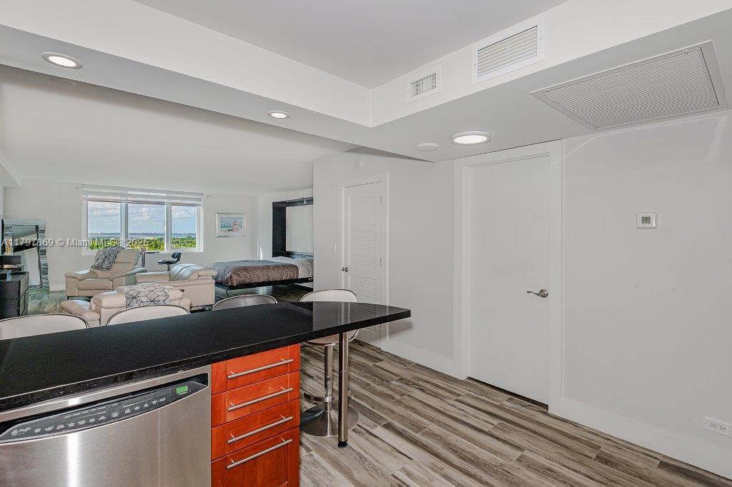 RONEY PALACE CONDO - Residential