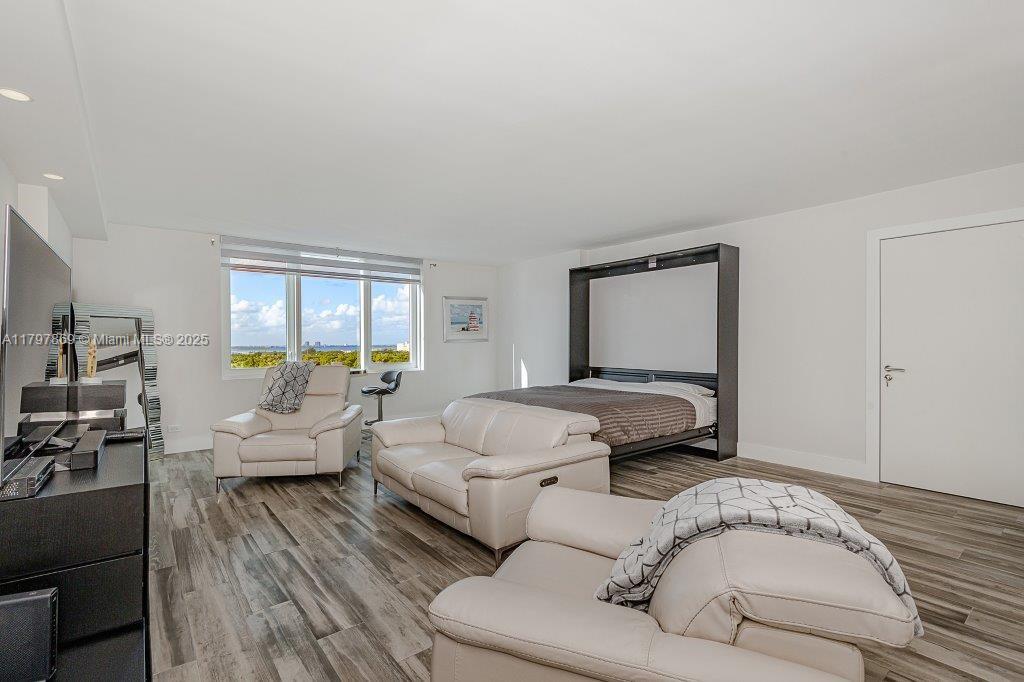 RONEY PALACE CONDO - Residential