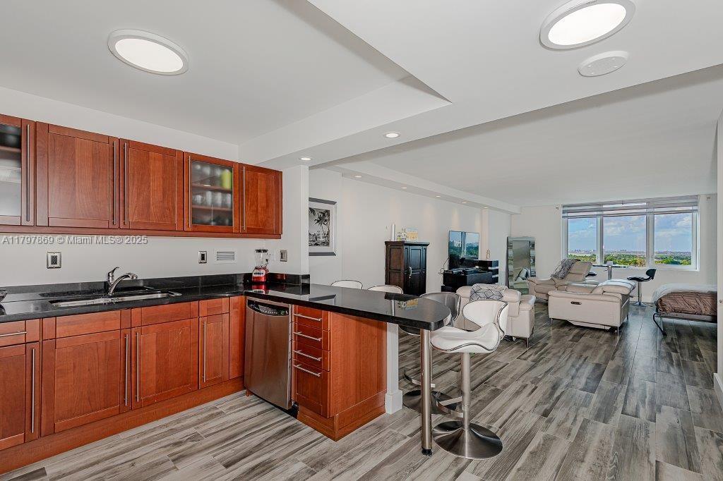 RONEY PALACE CONDO - Residential
