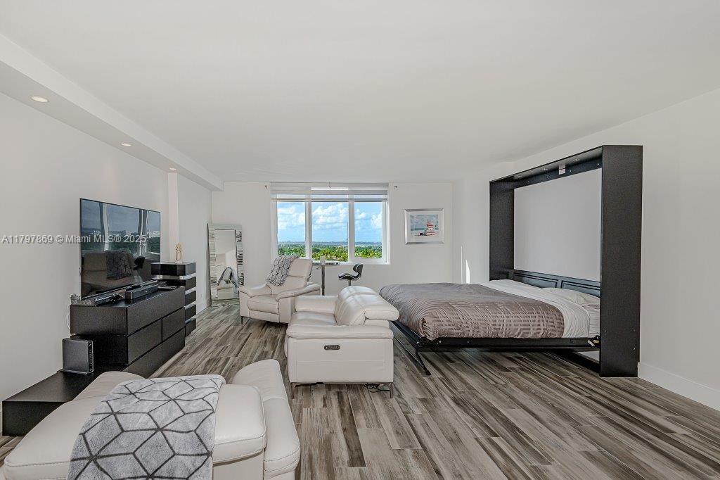 RONEY PALACE CONDO - Residential