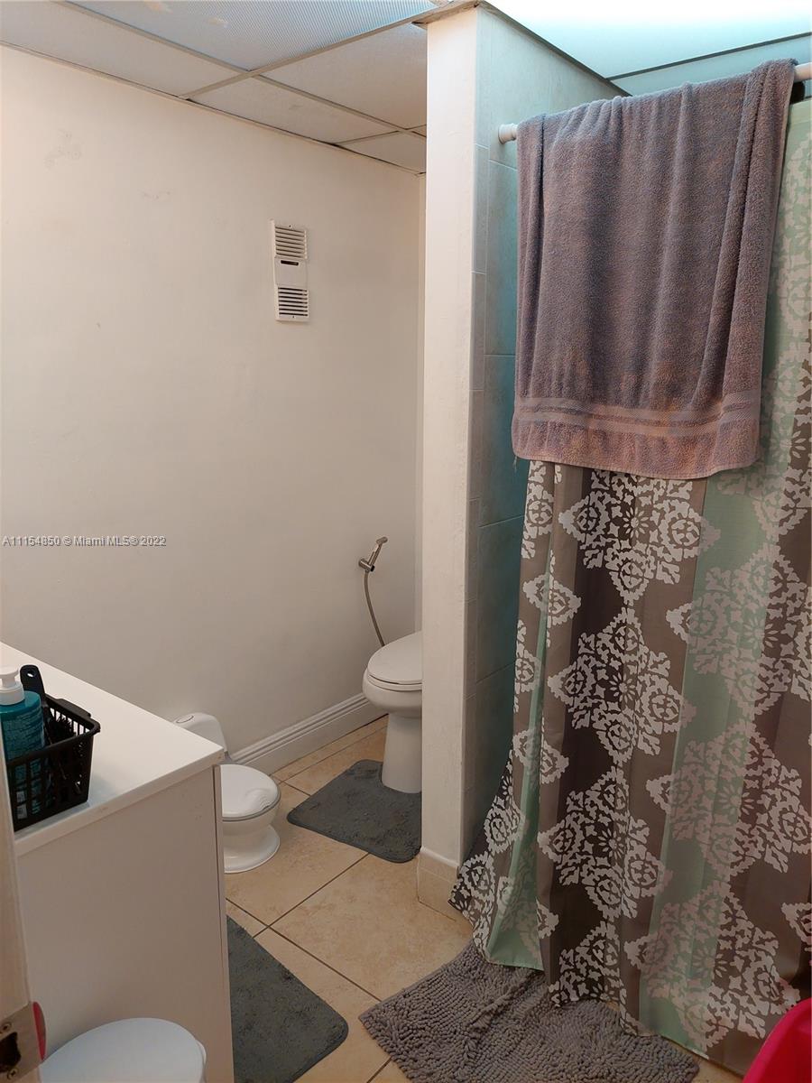 SAMARI LAKE EAST CONDO - Residential
