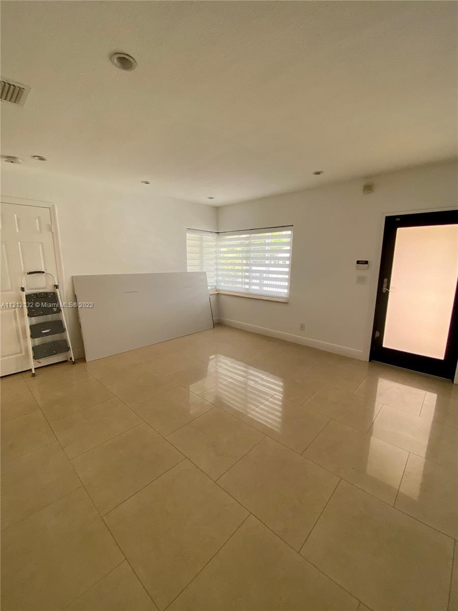 ROBINS VILLAS - Residential Lease