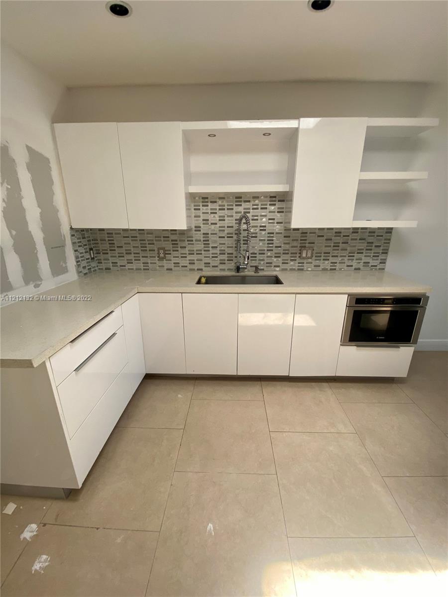 ROBINS VILLAS - Residential Lease