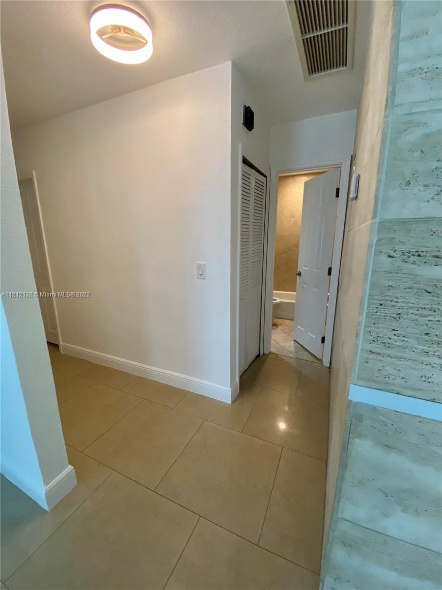 ROBINS VILLAS - Residential Lease