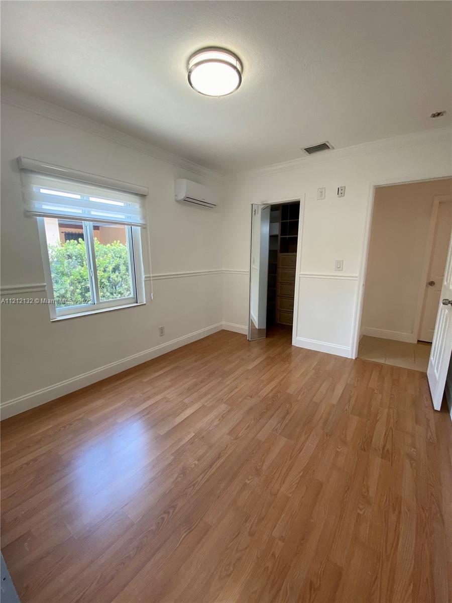 ROBINS VILLAS - Residential Lease