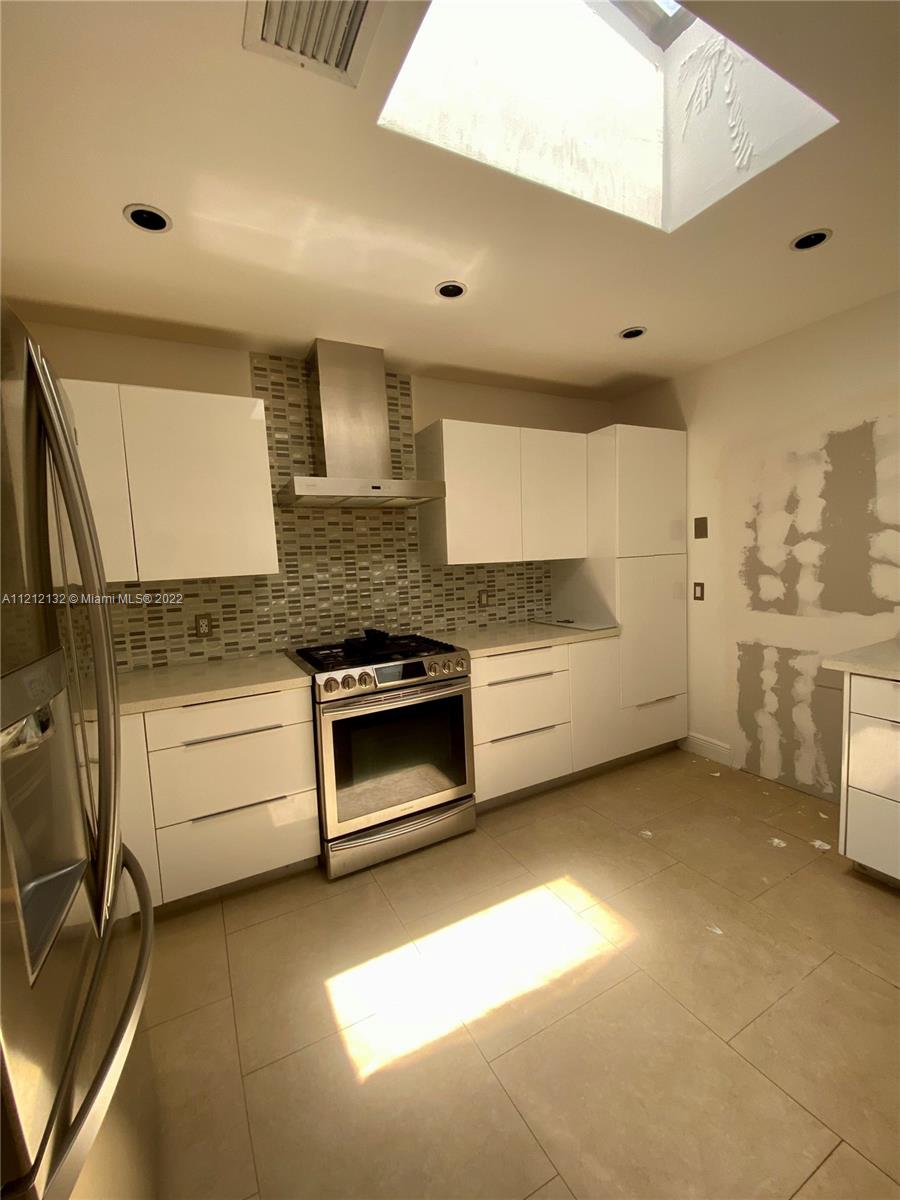 ROBINS VILLAS - Residential Lease