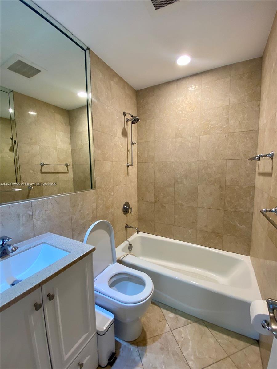ROBINS VILLAS - Residential Lease