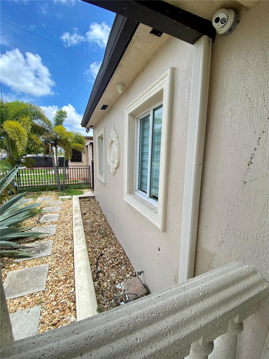 ROBINS VILLAS - Residential Lease
