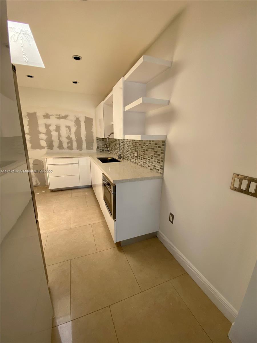 ROBINS VILLAS - Residential Lease