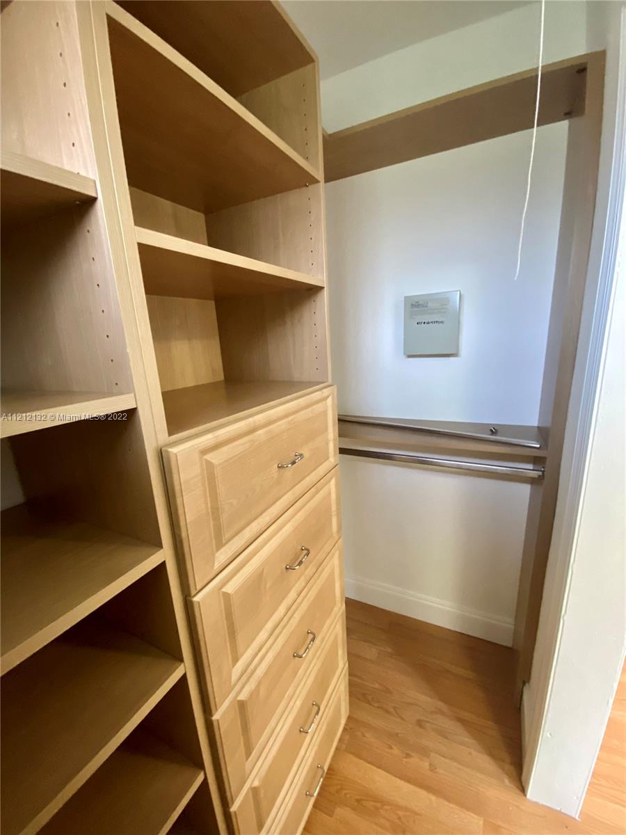 ROBINS VILLAS - Residential Lease