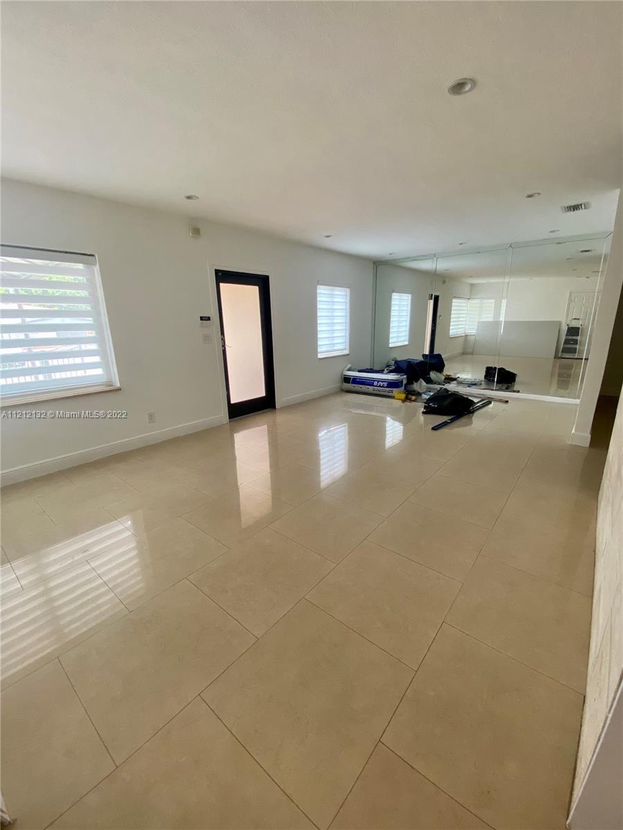 ROBINS VILLAS - Residential Lease