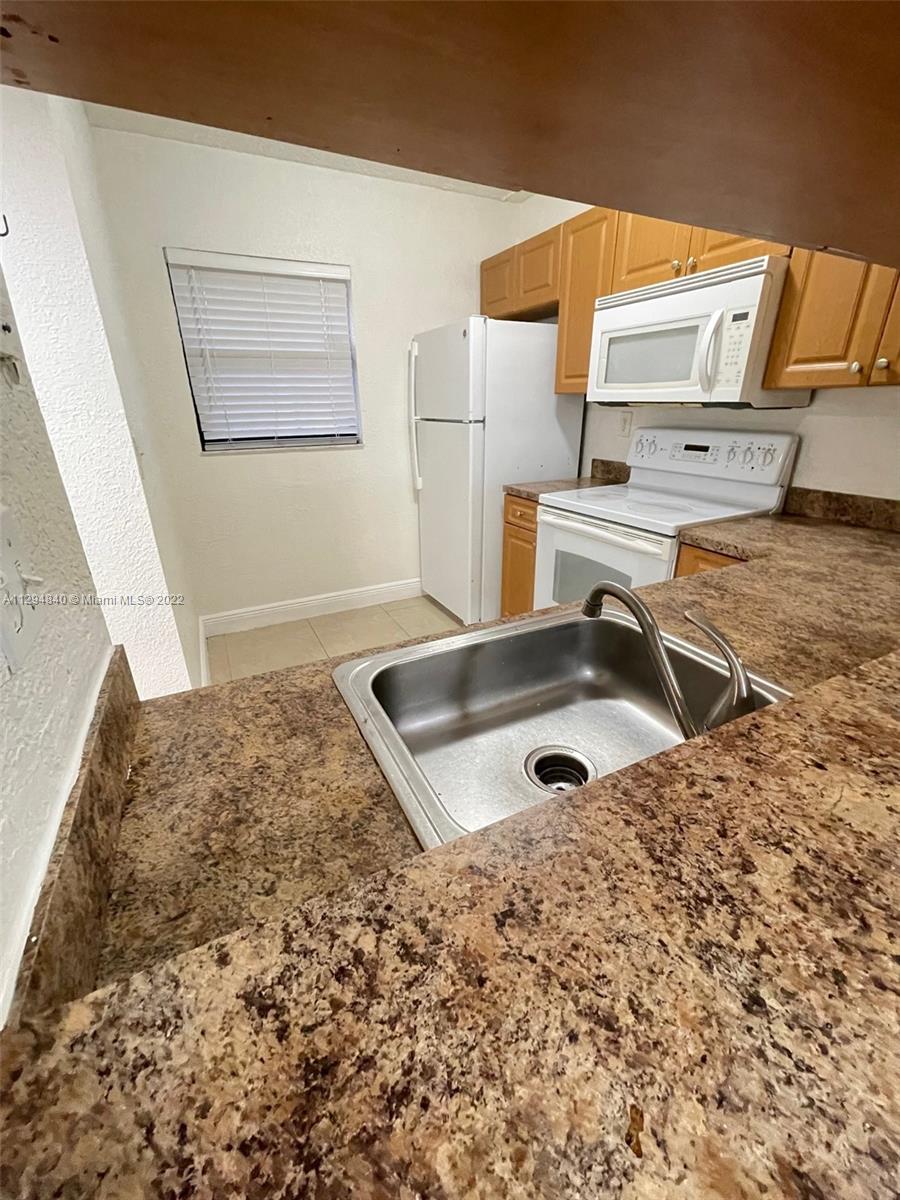 Very nice 2/2 condo with lake view. tiles and wood flooring. Screened balcony with extra storage, full-size washer & dryer inside the unit. Lots of closet space. Rent includes water, sewer,

Plenty guest parking, community and a very quiet and well maintained community. The location is very convenient!! Close to public transportation, easy access to major highways, close to Restaurants, Schools, Hospitals, & Malls.