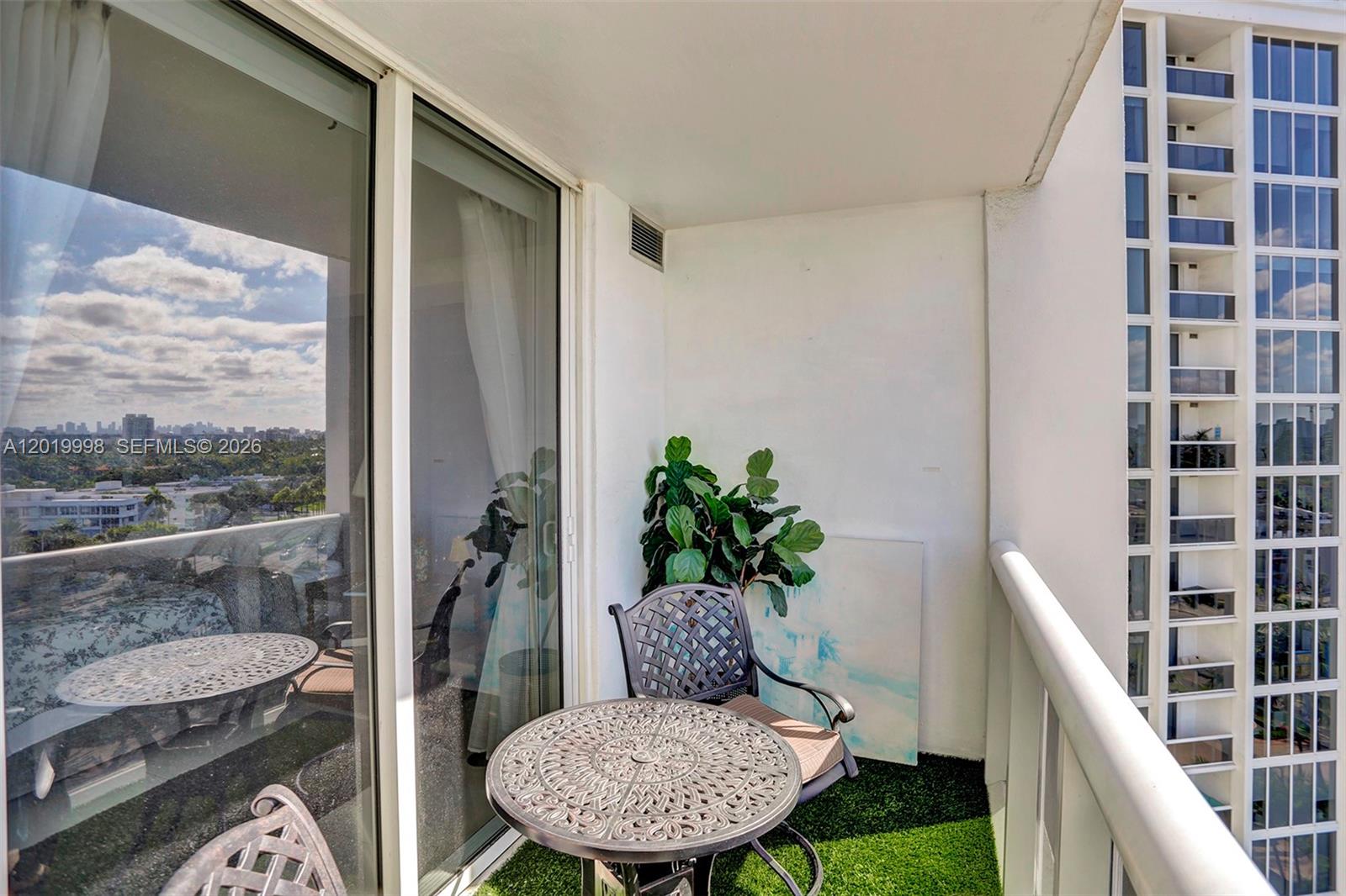 HARBOUR HOUSE - Residential