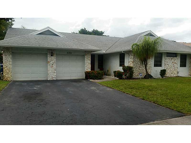 Ready to move in large 3/2 with vaulted ceilings throughout. Screened in patio with quiet back yard on the canal. Huge walk in closets and a pantry the size of a master closet. Not a flip or foreclosure. Your buyer's will love the house and the neighborho od. Easy to show.