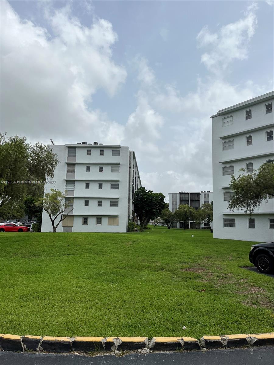 LAKESHORE AT UNIVERSITY P - Residential