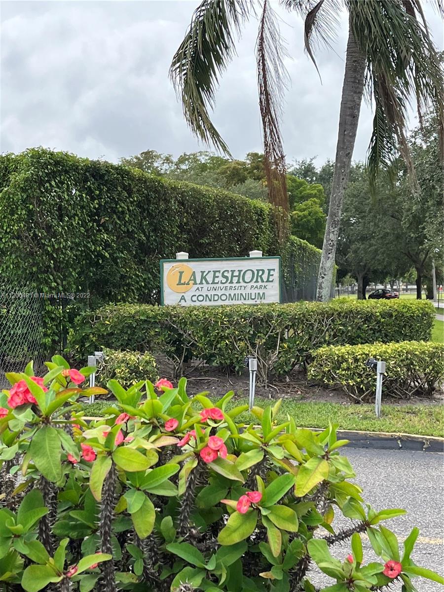 LAKESHORE AT UNIVERSITY P - Residential