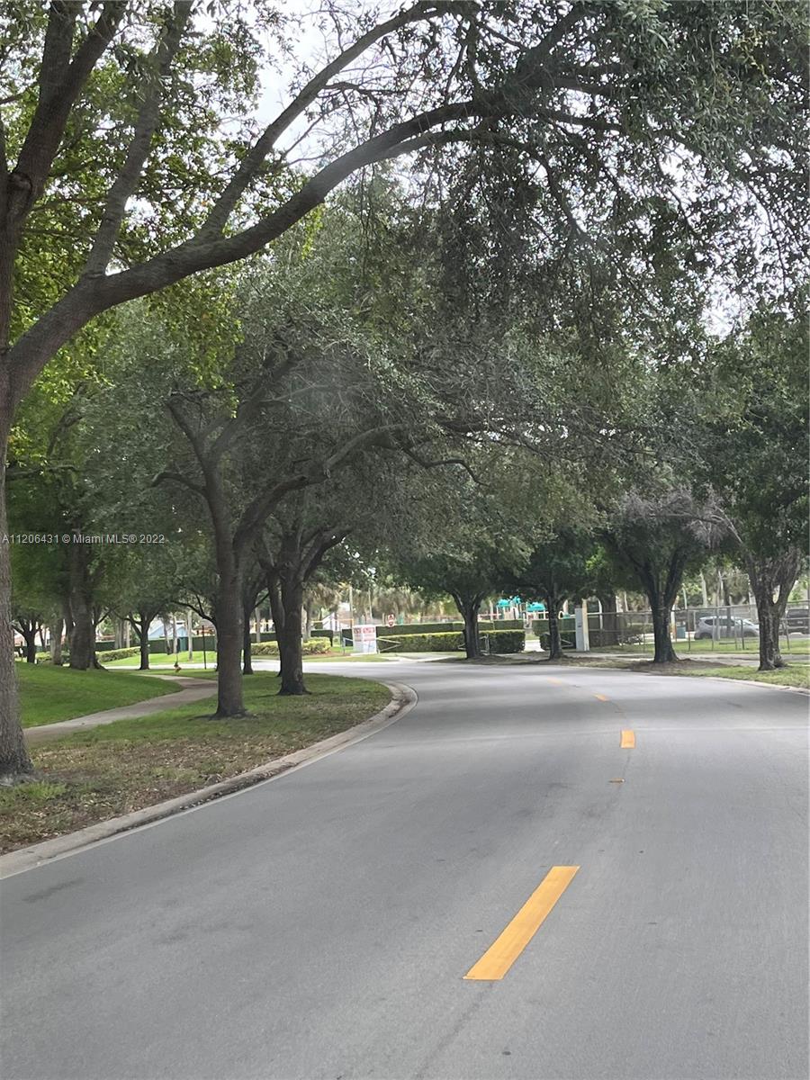 LAKESHORE AT UNIVERSITY P - Residential